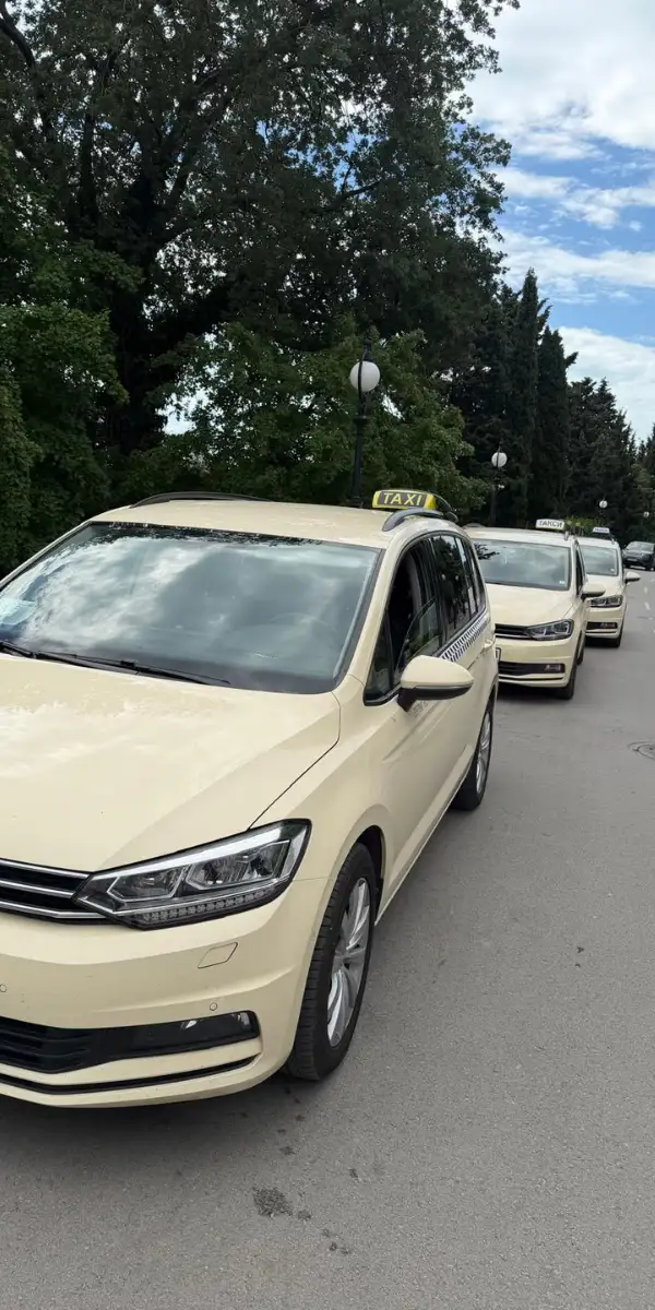 Taxi Golden Sands VW Touran taxis lined up at Golden Sands